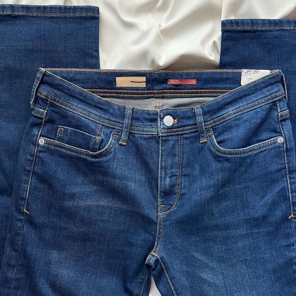 NWT Pilcro Boyfriend Slim Jeans - Picture 2 of 4